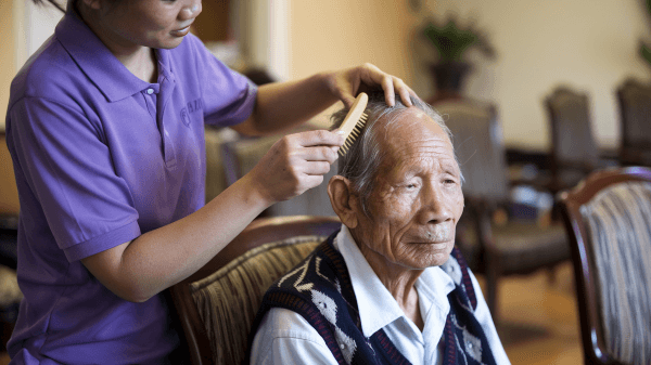 a-photo-of-staff-brushing-hair-of-an-elderly-client-at-sunrise-aged-care_600px.png